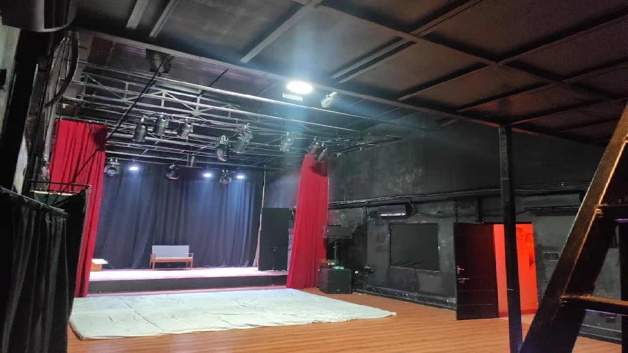 Medai The Stage Alwarpet