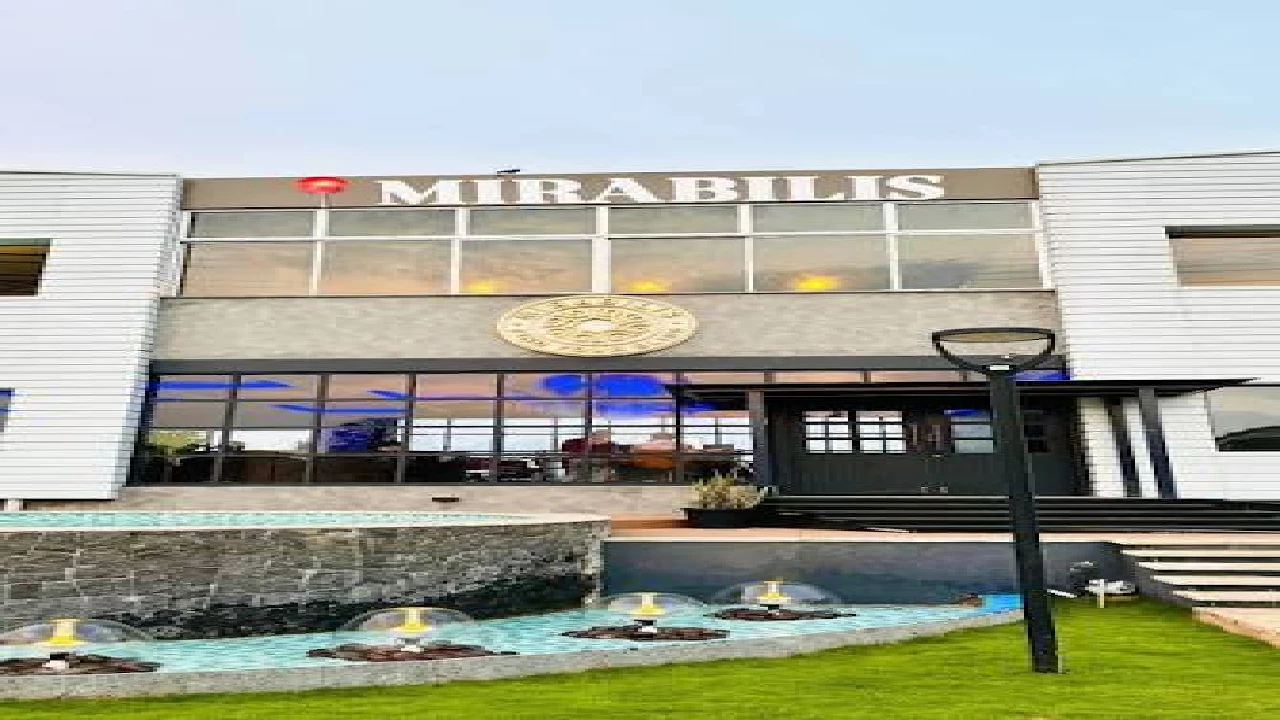Mirabilis Lounge - Bar & Kitchen
